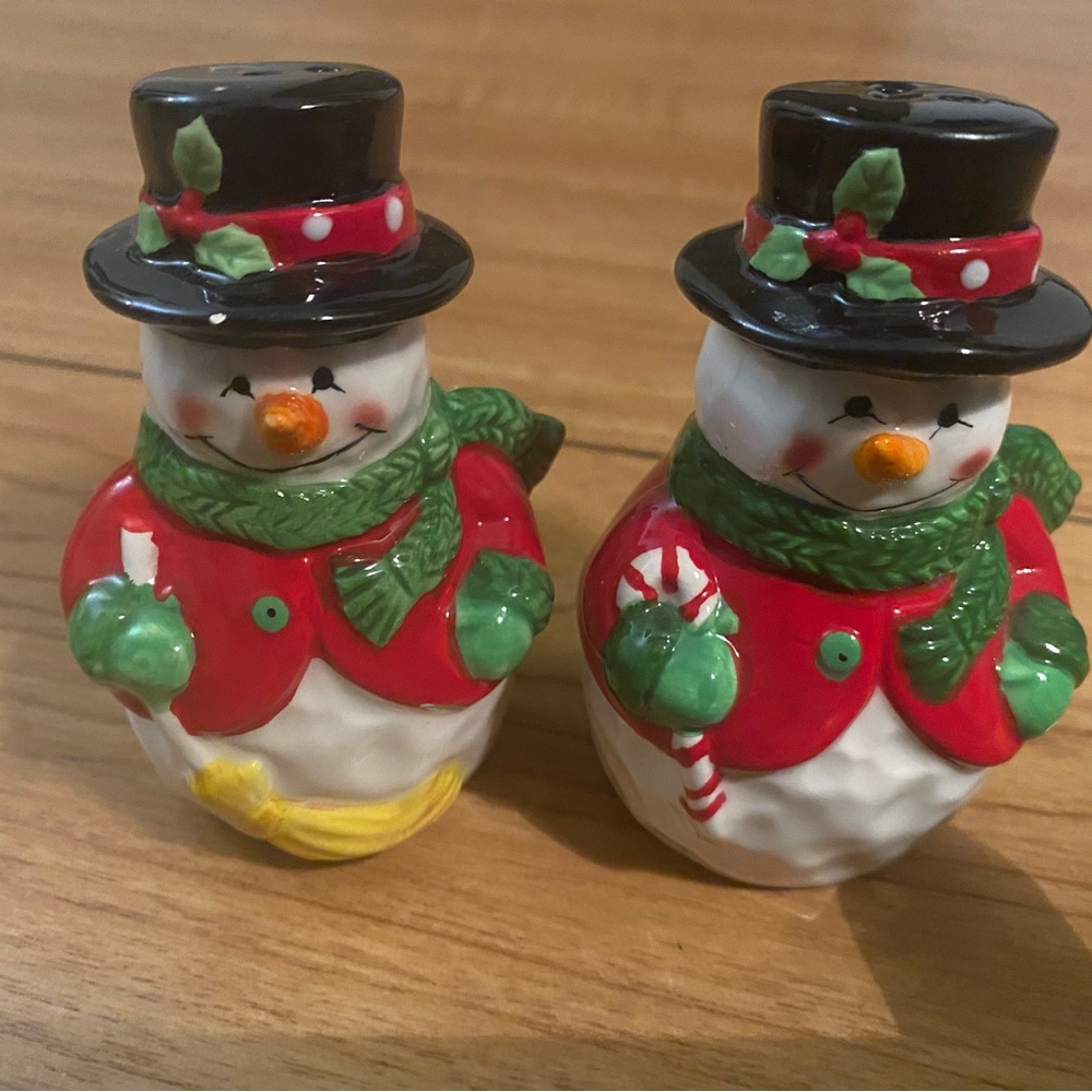 Holiday Salt&pepper shakers